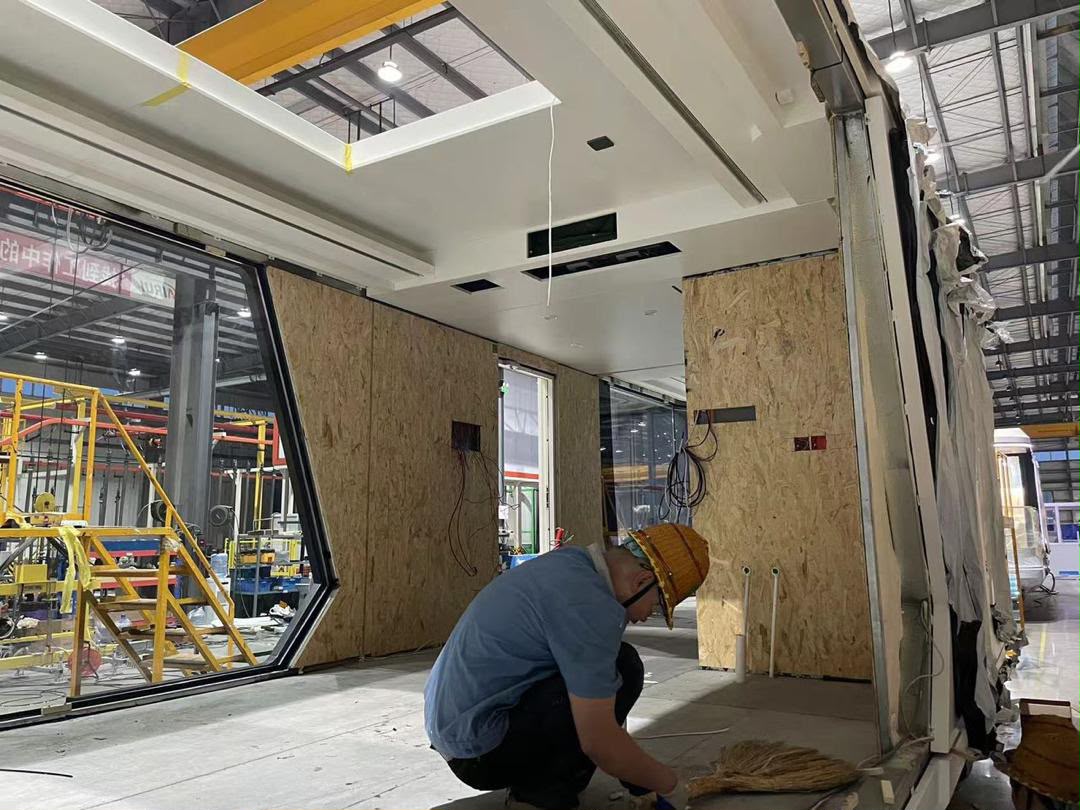 Interior en construcción en fábrica